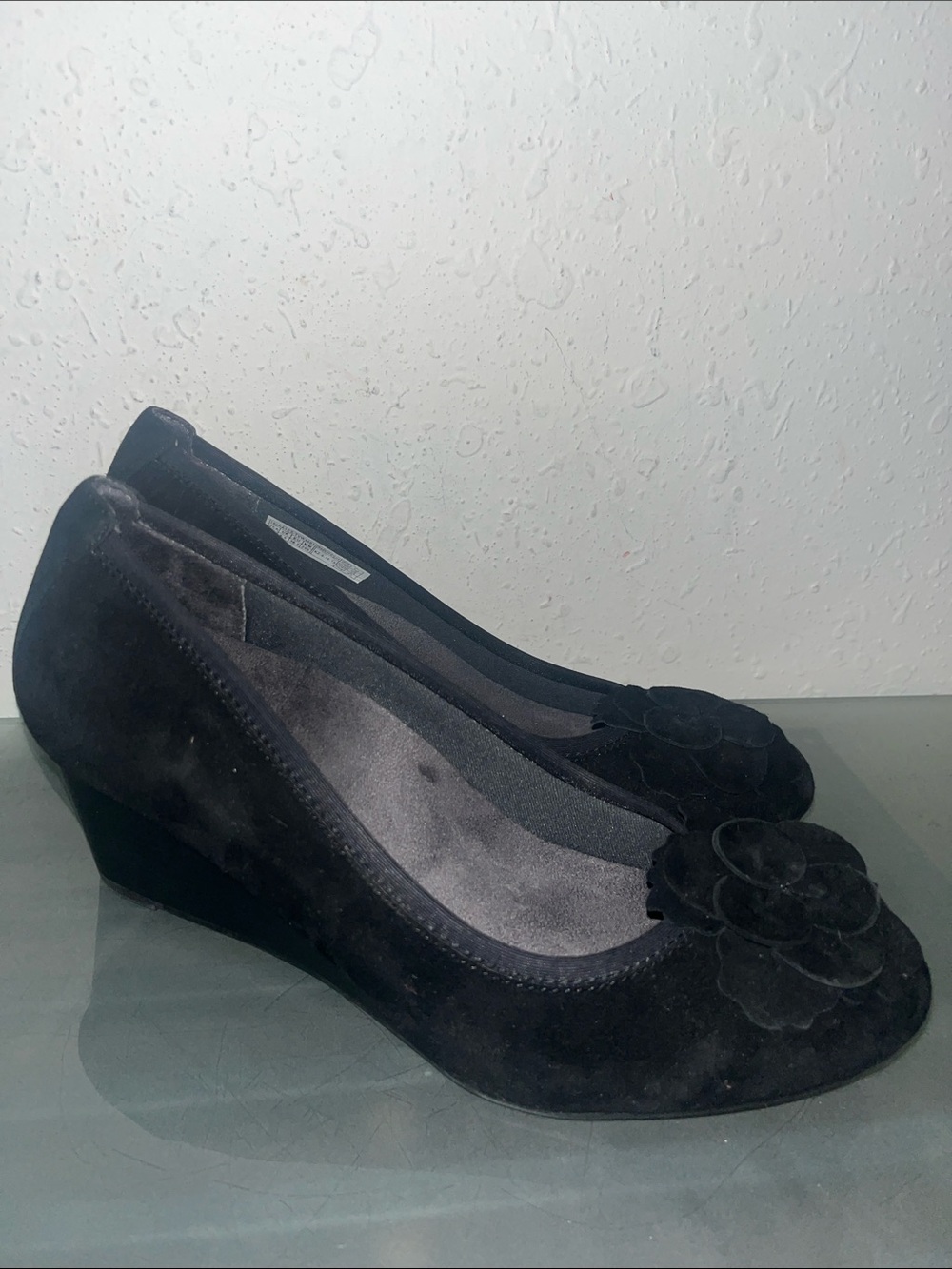 NWOB Vionic Hayes Black Suede Wedge pumps